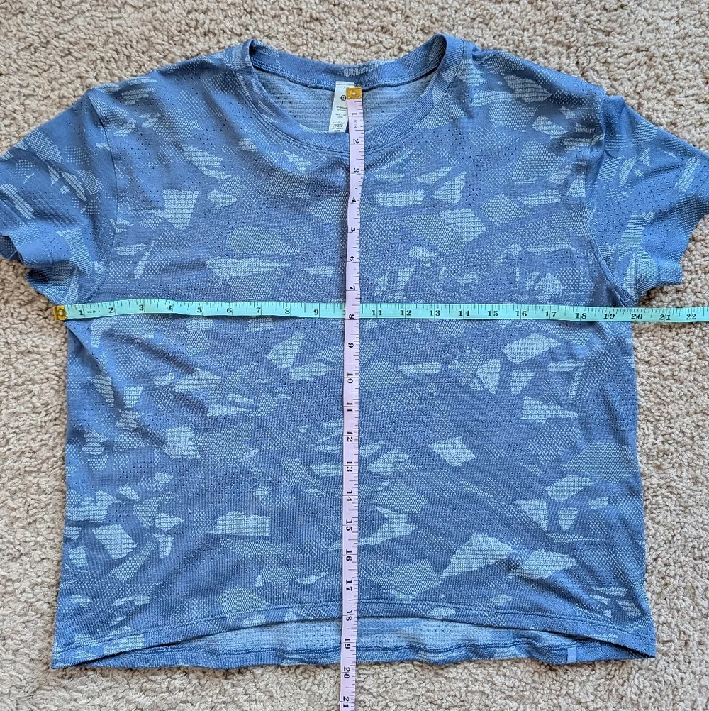 Lululemon Mosaic Multiply Water Drop Blue Linen Train to Be Short Sleeve Shirt 8